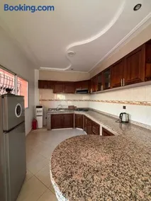 Apartment with pool next to the ocean - Image 4