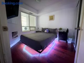 Core Downtown Toronto-8 Sleeper-4 Beds-2 Bathrooms-Washrooms-Free Parking-CN Tower-Ripleys Museum-Blue Jays Stadium In front-Indoor Gym-Swimming Pool-Jacuzzi Sauna-Filter Drinking Water-WiFi - Image 3