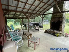 Unique Mountaintop Cabin on small farm with WiFi and outdoor pavilion - Image 2