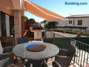 Casa bien cuidada con piscina comunitaria, terrazas y cerca de la playa en L'Estartit - ES-323-42 - Image 2