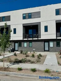 4BR Townhome near Downtown-SLC Airport - Image 2