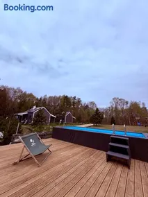 Osada Skoczkowo komfortowe domki z prywatnymi jacuzzi nad jeziorem- sauna- balia-staw wędkarski-basen z podgrzewaną wodą! - Image 3