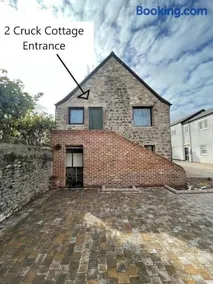 2 Cruck Cottage, Cowbridge - Image 4