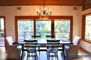 Lux, designer 8-acre retreat with private creek - Image 3