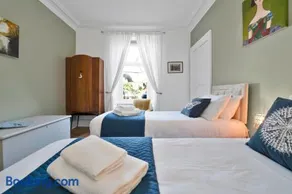 Cozy with Character Vibrant Cottage Style Flat at Leith Links Park - Image 1