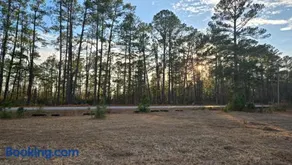 The Pinecone Retreat - Only 1 mile from i95 - Image 5