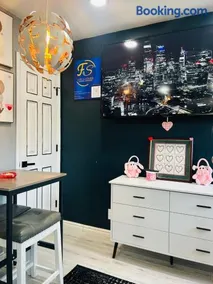 Fancy Studio Private Entrance - Image 4