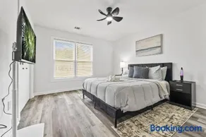 Cozy 3 BR house with Wi-Fi near Tribble Mill Park - Image 5