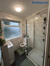Cozy Double Room in North London with Great Transport Links - Image 5