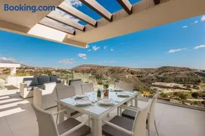 Luxury 3 Bed Flat Stunning Sea & Mountain Views - Image 1