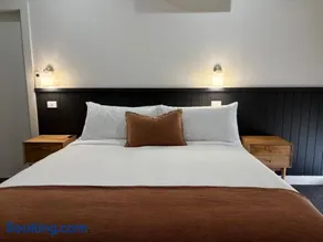 Tall Timbers Motel - Image 1