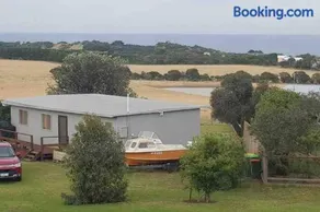 YOLO- Beach-house views, near penguins, nbn! - Image 5