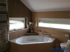 Lakeside Villa - Image 4