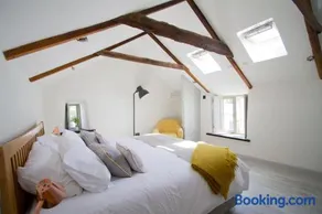 Barnwell Cottage *Stunning Cornish Cottage* Oozing Charm + Comfort - Image 3