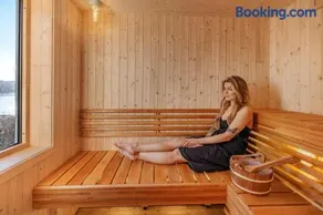 Exclusive fjord getaway with sauna - Image 2