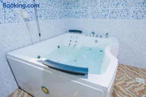 Downtown- Family Apartment 2-Bedroom with a Private Pool15-Minute Drive from Haramain Train - Image 3