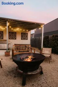 Starfall Cove - Family Friendly, Cosy Beach Shack - Binalong Bay - Image 2