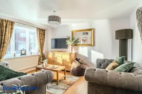 Spacious Cotswolds Base, Private Garden & Parking - Image 2