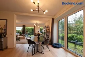 Ein komfortables Haus mit großem Wohnzimmer - Image 3