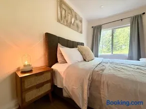 Private Countryside Guesthouse With BBQ & Firepit - Image 1