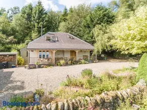 The Mews - a cottage with a spectacular lake view - Image 3