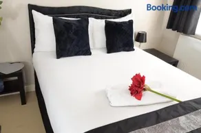The Kyoto House - Four Spacious Cosy Bedrooms I Netflix & Large Rooms - Image 3