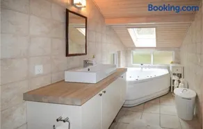 Three-Bedroom Holiday Home In Lundby - Image 3
