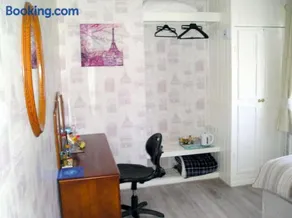 Liverpool Airport Rooms - Image 3