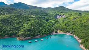 Les Toues Cabanées Du Lac - Image 3