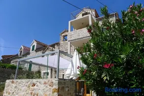 Stone House Nana - Image 3