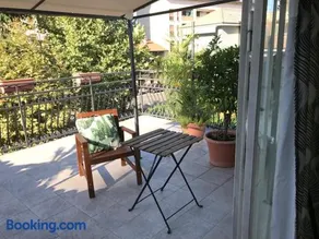 Appartamento con 3 camere 3 bagni e posto auto Libri e Giardini - Image 4
