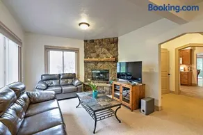 Fall Getaway: Hot Tub, Fire Pit & Near Casino! - Image 5