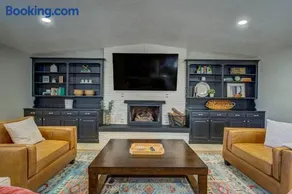 Entire Cozy Getaway with Pool - Image 1