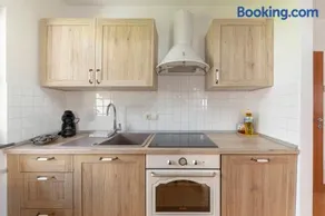Timber Apartment - Image 2
