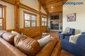 3BR Ridge Home Hot Tub, Firepit & Valley Views - Image 5