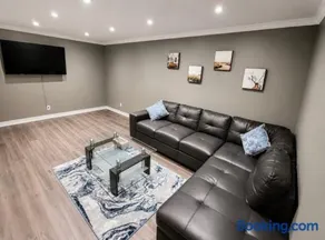 Elegant 3BR Townhome with Lounge, Parking - Image 3