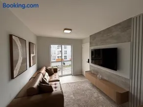 Apartamento Moderno, Confortável, 2 Quartos e Ótima Localização! - Image 2