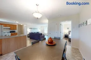 Tranquil getaway on the coast with beach access, ocean views, & screened porch - Image 3