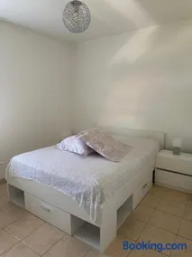Appartement moderne en résidence avec piscine - Image 3