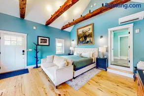 The Lodge - Suite #3 - Image 2
