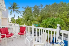 KW319FLR Happy Hour Haven - Image 3