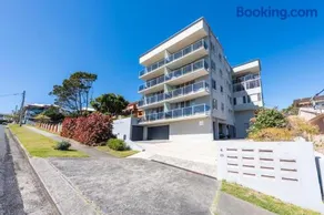Yamba Towers 1 - LJHooker Yamba - Image 2