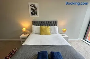 Stunning 2-bed Apartment in Salford - Image 5