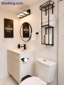 Private 1BR Apt, with Patio and Free Parking - Image 3