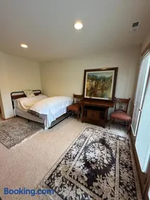 Charming 2 beds 1 bath room good for business and vocation - Image 5