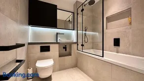 Versace Suite Balcony 1GB WIFI Netflix HDTV - Image 4