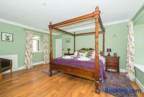Maple Cottage with Hot Tub - Image 3