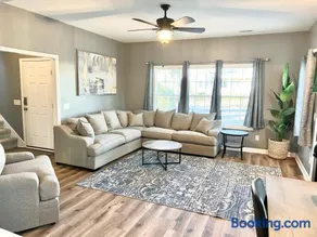 Beautiful, Spacious, Hidden Gem In Heart Of Wilmington - Image 2