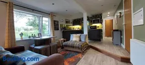 Bayview Lodge New Spacious Apartment - Image 2