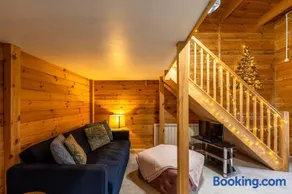 Walliswood Lodge - Wood Burner, Air Con & Wi-fi, Rural Retreat - Image 5